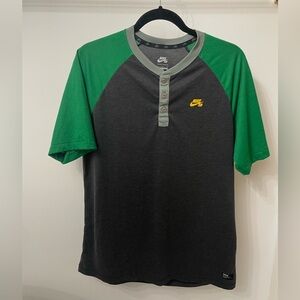 Men’s Nike SB Dri-fit short sleeve Henley t-shirt, size large